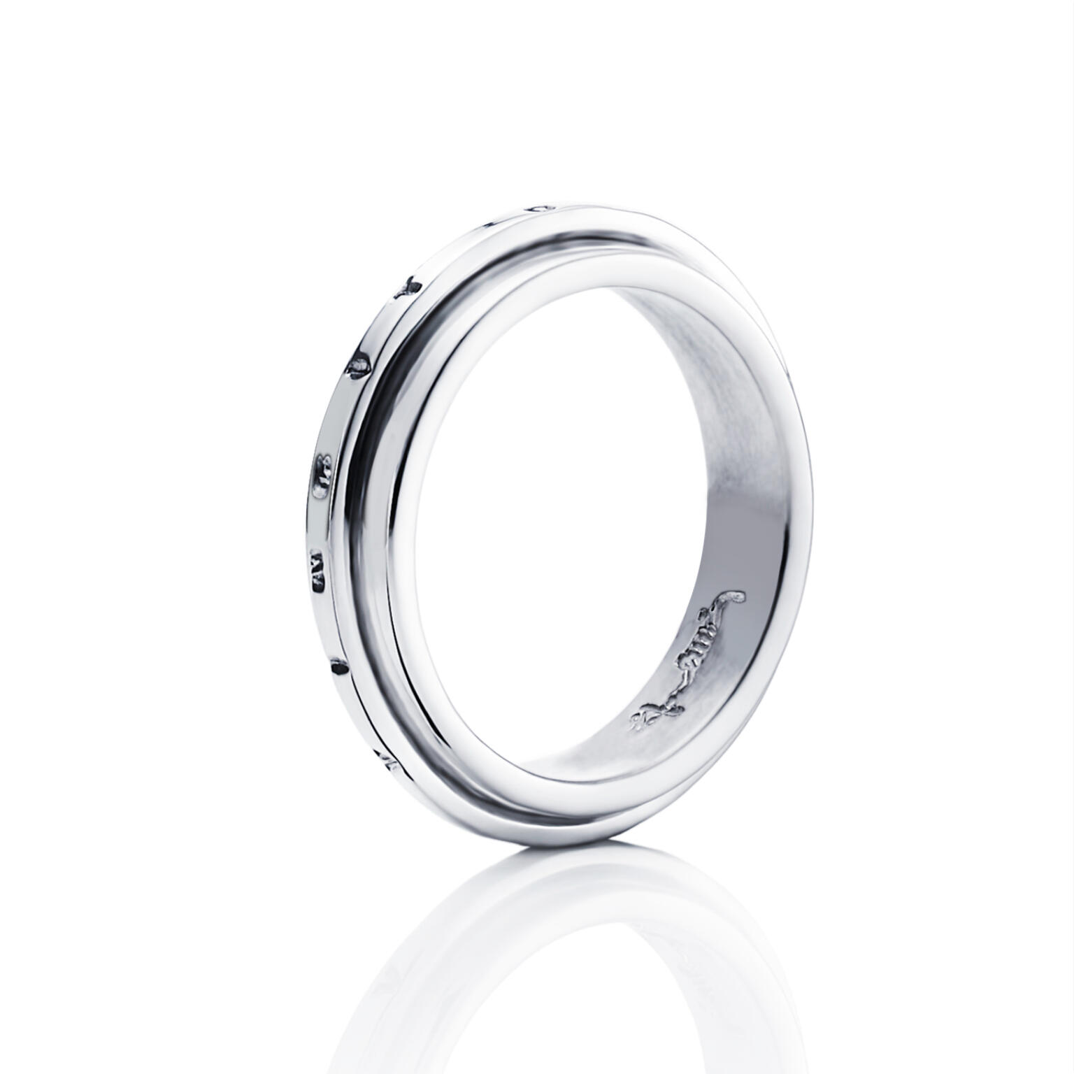 Amor Vincit Omnia Edge Ring – Silver