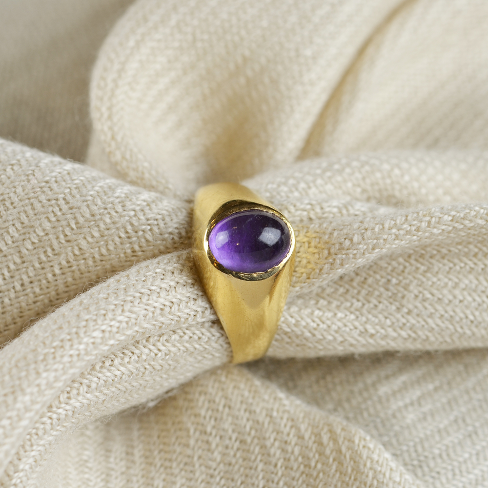 Guldring 18k lila sten