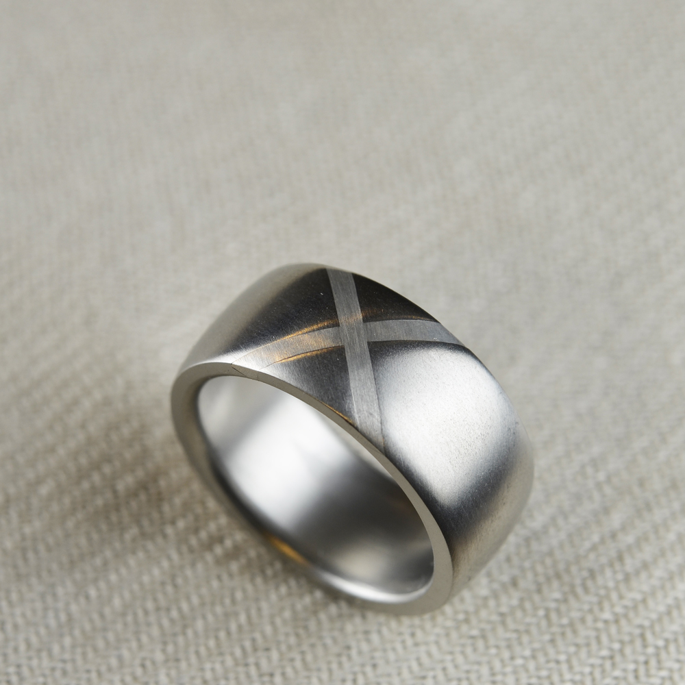 Ring i titan och silver