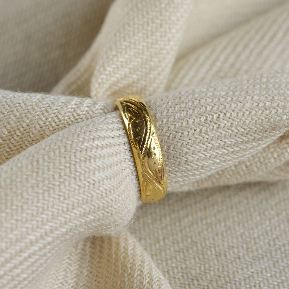 Guldring 18k mönstrad