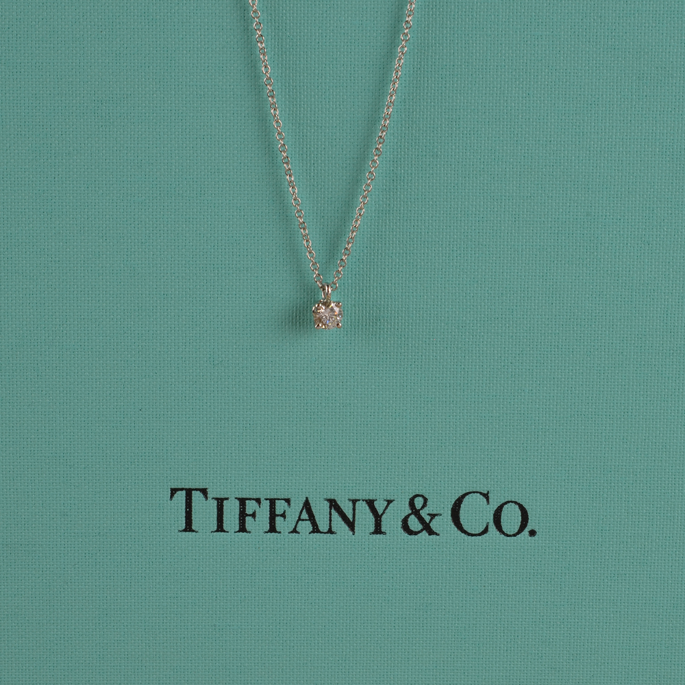 Tiffany & Co Solitaire Diamond Pendant 0,17ct