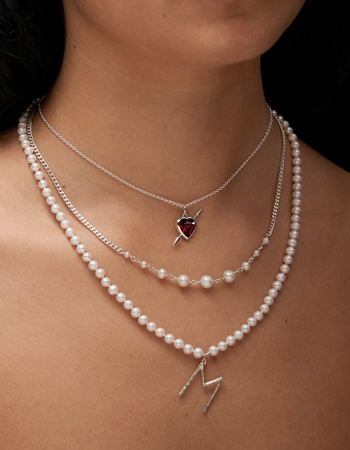 374_0147f557ff-rebel-love-necklace-sil-garnet-modell-0x1500