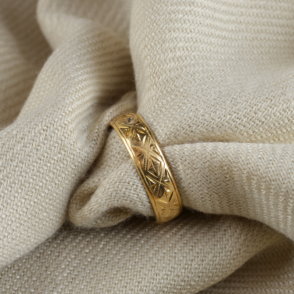 Guldring 18k med mönster